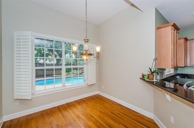 Building Photo - 3410 W Bay Villa Ave