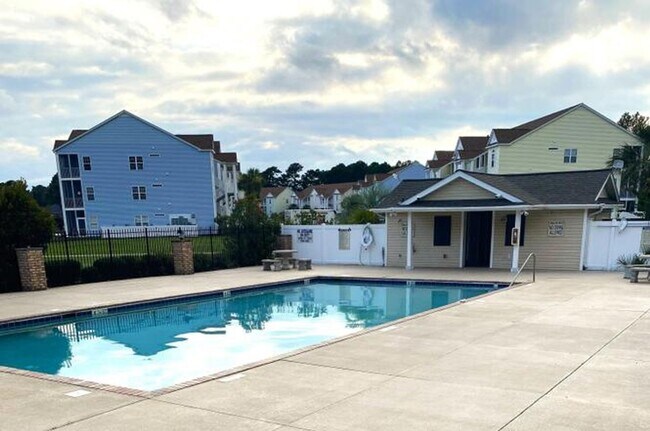 Building Photo - Second floor 2 bedroom, 2 bath condo with community pool