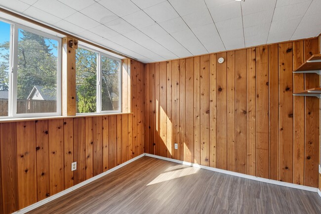Building Photo - 5Bd/2Ba Bellevue Home