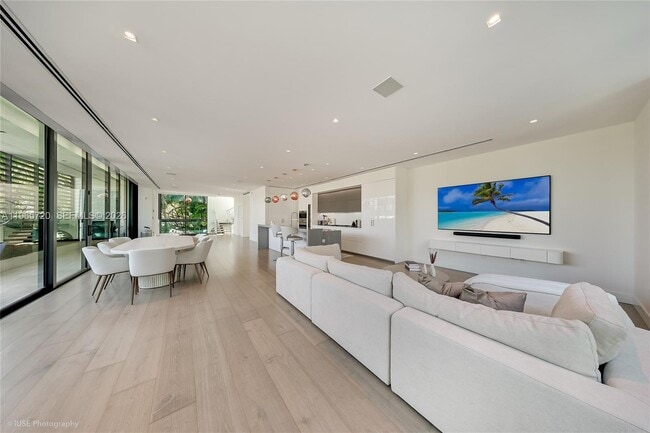 Building Photo - 420 N Hibiscus Dr