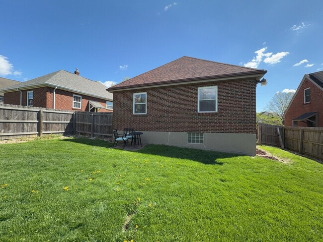 Building Photo - 4125 Pillars Dr