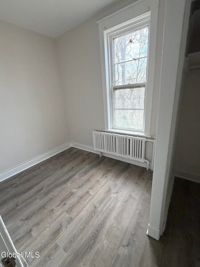 Building Photo - 365 Madison Ave