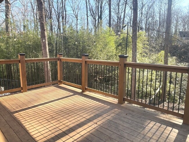 Building Photo - 328 Wellington Way