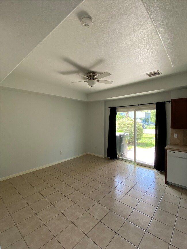 Building Photo - 3815 Putnam Dr