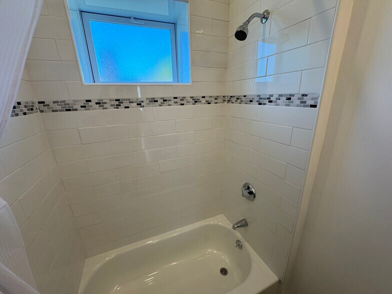 Building Photo - 31 Cameron Ave