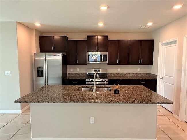 Building Photo - 10363 Shady Preserve Dr