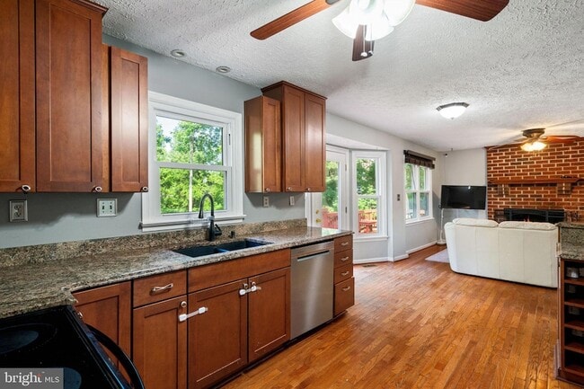 Building Photo - 127 Pilgrim Cove