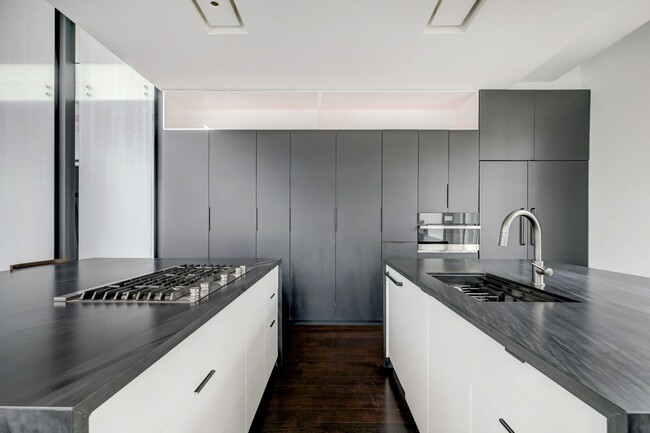 Building Photo - 2200 Harvard St