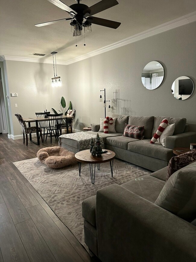 Building Photo - 203 Dante Cir