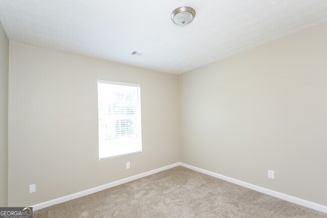 Building Photo - 6661 Rebecca Lou Ln
