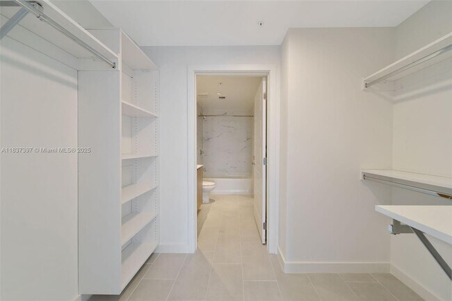 Building Photo - 2150 N Bayshore Dr