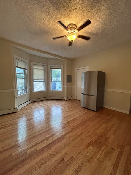 Building Photo - 56 Mozart St