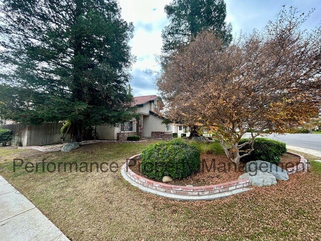 Building Photo - Stunning 4 Bed/3 Bath Home in The Oaks!