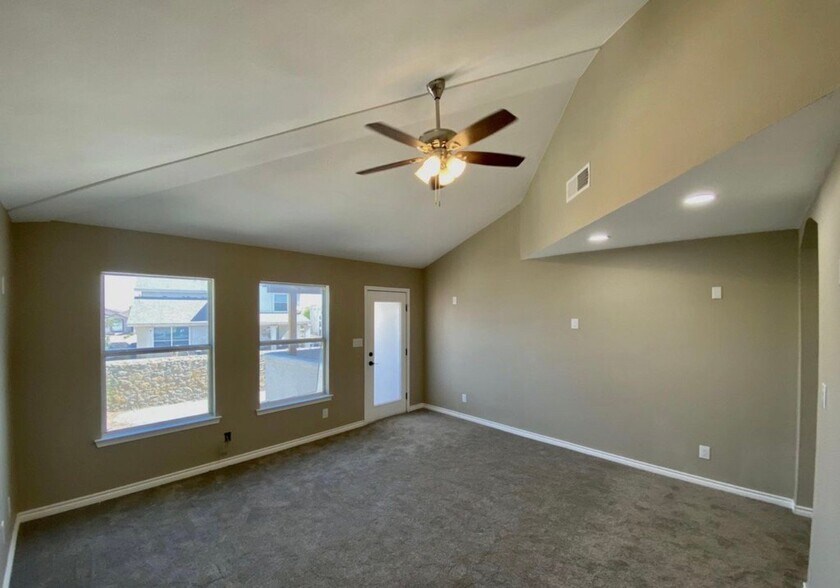 Building Photo - 753 Desert Star Dr