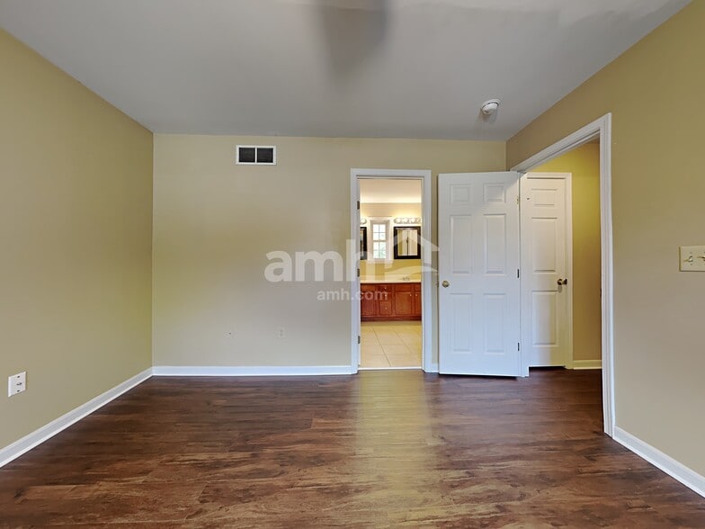 Building Photo - 15 Whispering Woods Ln