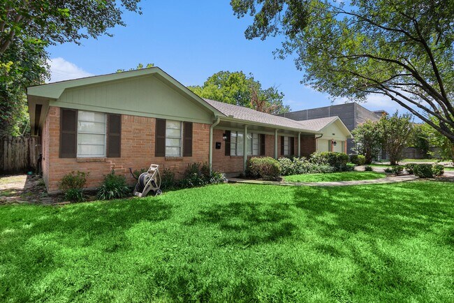 Building Photo - 12847 Memorial Dr
