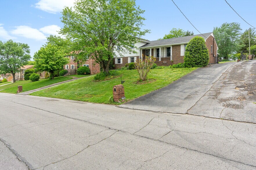 Brick mailbox and long driveway that leads to lots of covered & fenced in parking in back - 3841 Dubois Dr