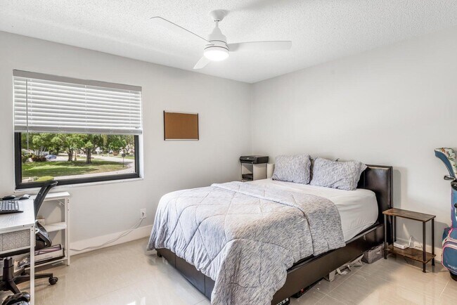 Building Photo - 12926 Briarlake Dr