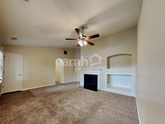 Building Photo - 614 Fairgreen Trl