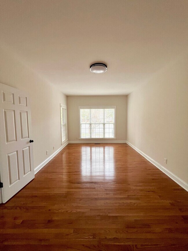 Building Photo - Four bedroom, 3.5 bath house in Elon!  Mus...