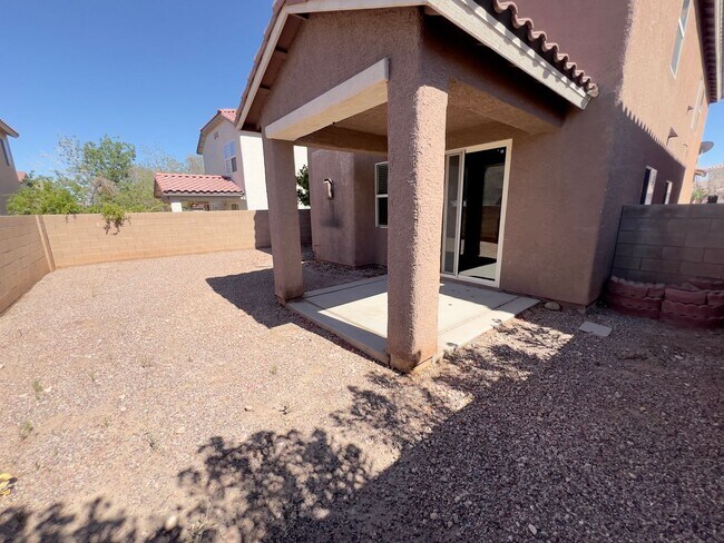 Building Photo - 4 bedroom, 3 bathroom home located in Southwest, NV!