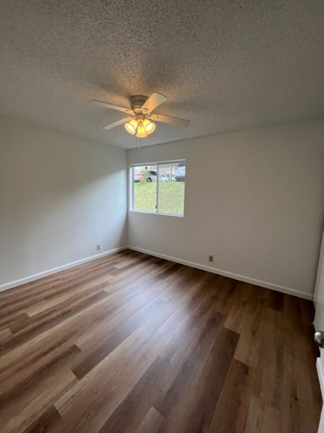 Building Photo - Newly Renovated 3 bedroom/2 bath with 2 pa...