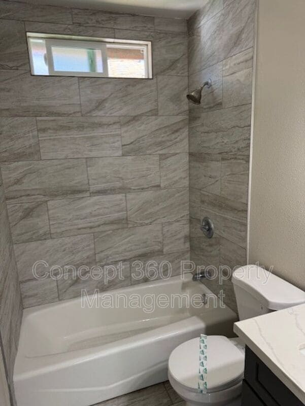 Building Photo - 9332 1/4 ELM VISTA DR