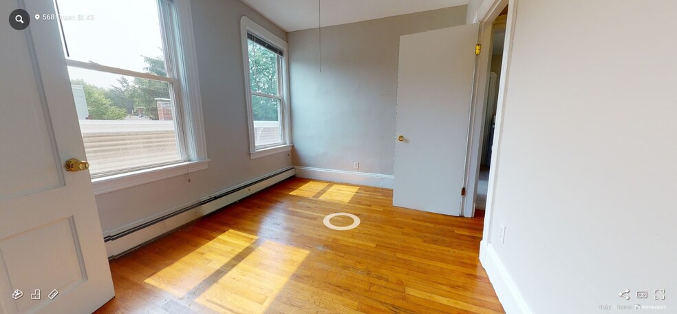 Building Photo - 564 Green St