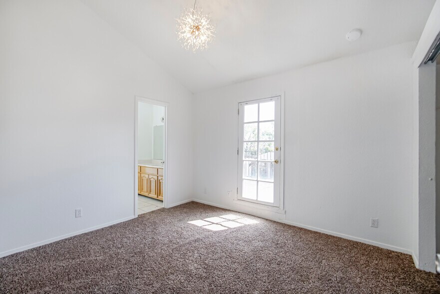 Building Photo - 908 Los Pinos Way