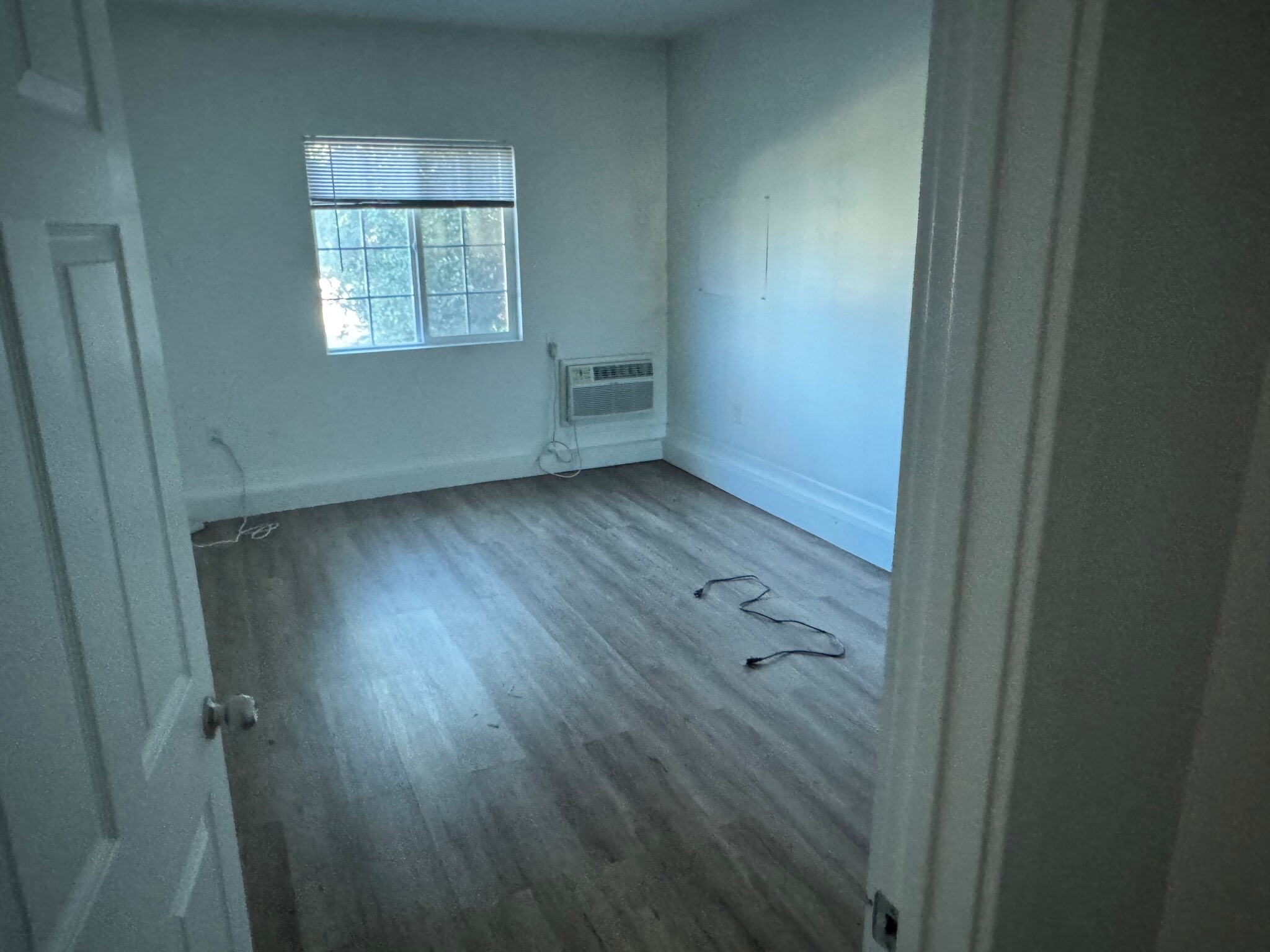 Building Photo - 22222 Vanowen St