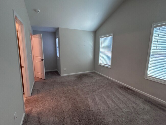 Building Photo - 310 E River Cane Run