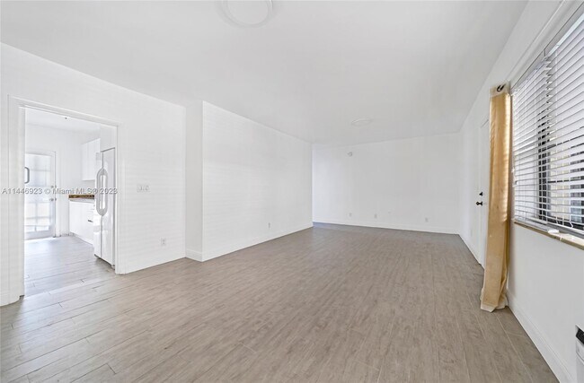 Building Photo - 7845 NE Bayshore Ct