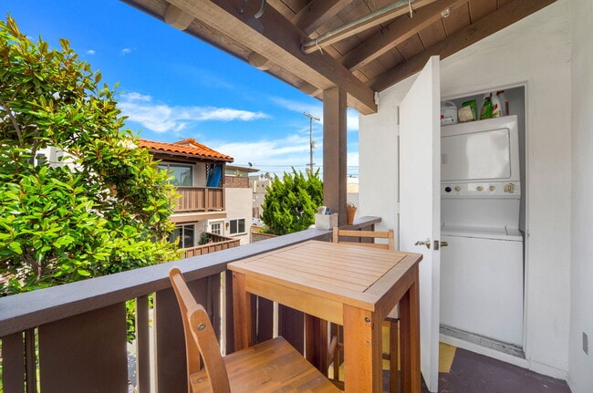 East facing balcony with W/D closet - 709 Agate St