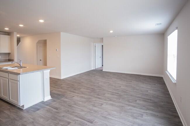 Building Photo - Inviting 5-Bedroom in Conway