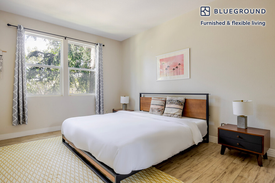 Building Photo - 7100 Playa Vista Dr