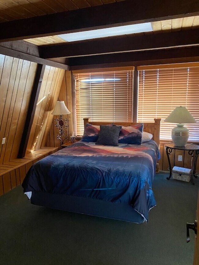Building Photo - FULLY FURNISHED  - 2 bd Log Cabin in the H...