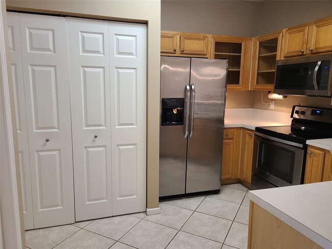 Building Photo - 4740 SW 12th Pl