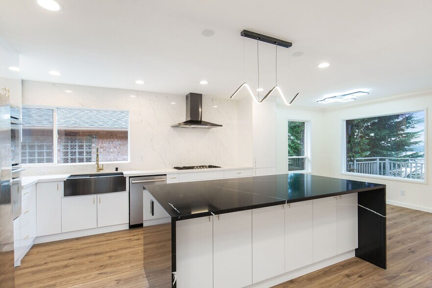 Building Photo - 4403 Powell Pl S