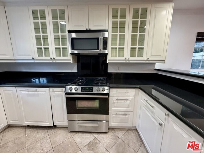 Building Photo - 1200 Laveta Terrace