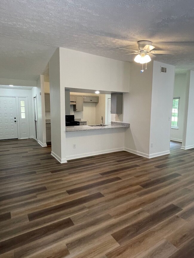 Building Photo - Beautifully renovated 3/2 off of Newton Br...