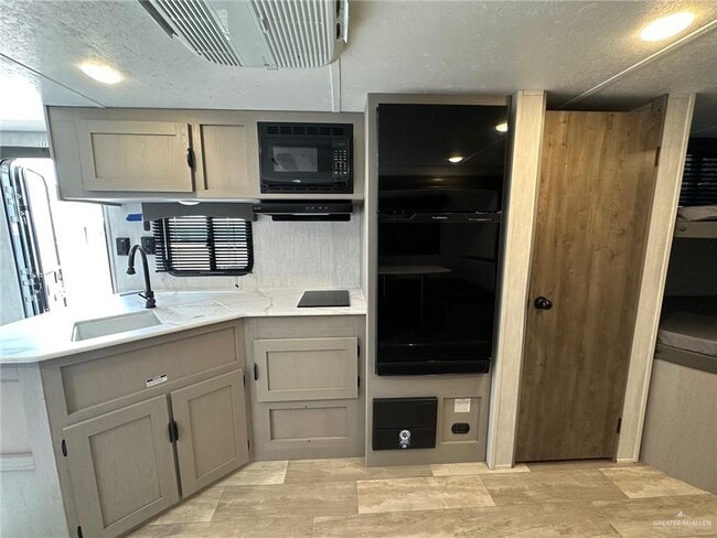 Building Photo - 11 Wynn Dr