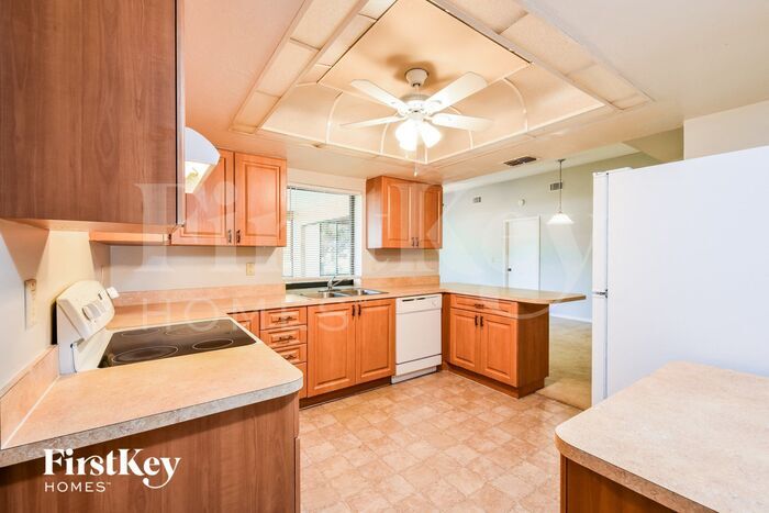 Building Photo - 1128 SW 11th Ct