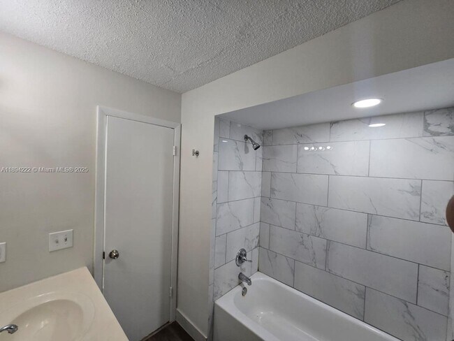 Building Photo - 4247 Willow Pond Cir
