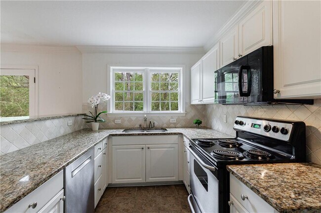 Building Photo - 115 Peachtree Memorial Dr NW
