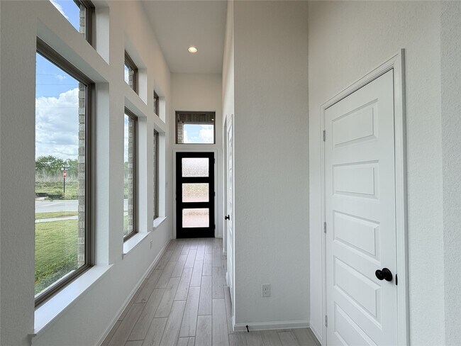 Building Photo - 10702 Ursa St