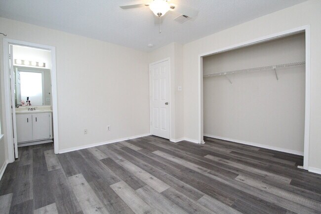 Building Photo - 3BR/2BA Home Near UWF with High Ceilings, Large Backyard Deck & Fully Fenced Yard