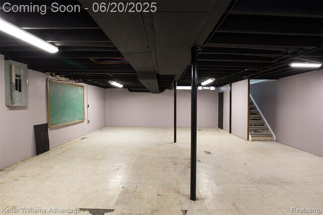 Building Photo - 39022 Dover St