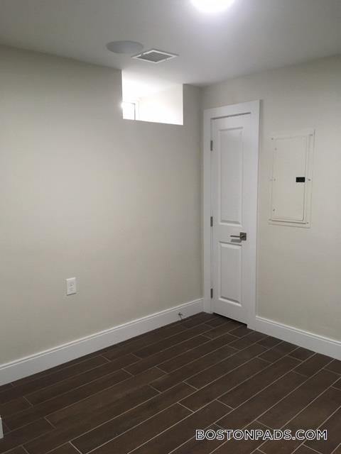 Building Photo - 7 Webster St