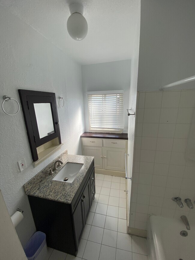 Building Photo - 2021 S Rimpau Blvd