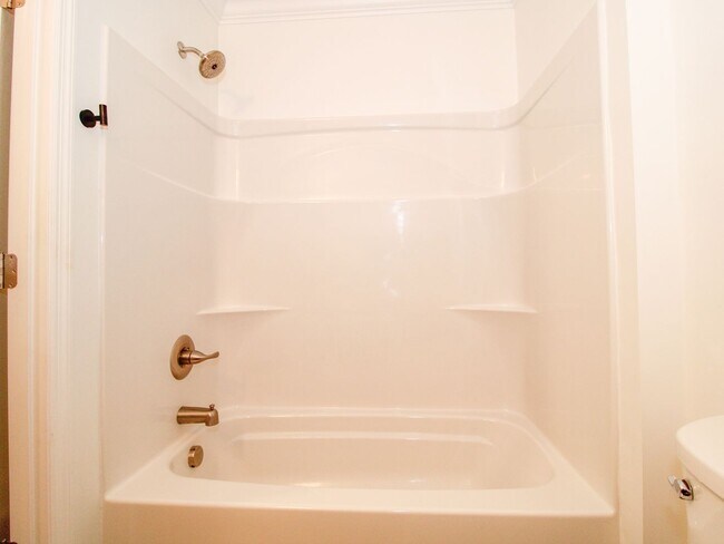 Building Photo - Downtown Athens! Walk to Athens State University! Lawn Care included!